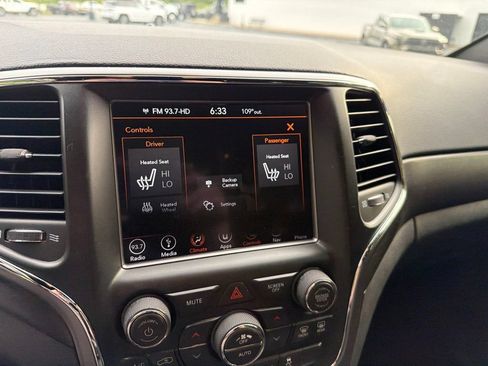 Used 2018 Jeep Grand Cherokee Laredo AWD/4WD image 19