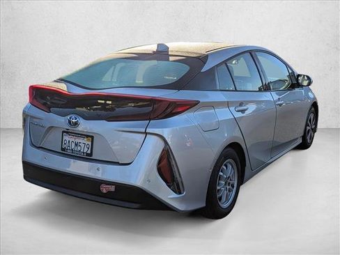 Used 2017 Toyota Prius Prime Advanced image 5