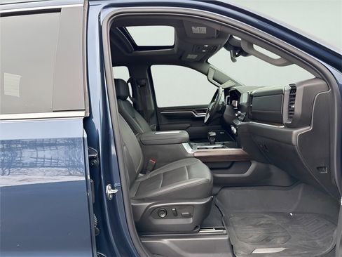 Used 2022 GMC Sierra 1500 SLT w/ SLT Convenience Package image 10