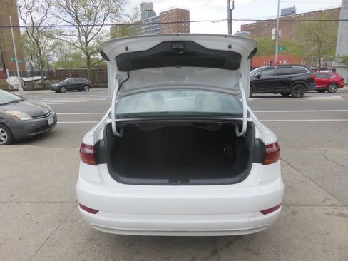 Used 2019 Volkswagen Jetta SE image 23