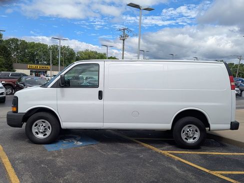 Used 2014 Chevrolet Express 2500 RWD image 6