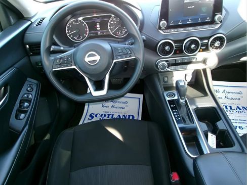 Used 2024 Nissan Sentra SV FWD image 11