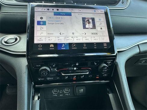 Used 2024 Jeep Grand Cherokee Limited image 10