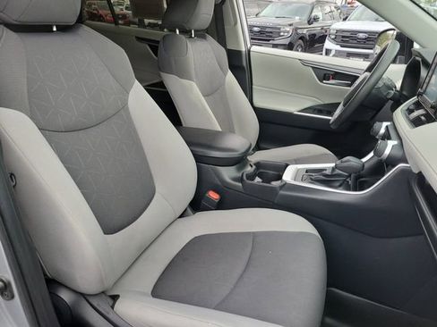 Used 2019 Toyota RAV4 XLE w/ Carpet Mat Package FWD image 24
