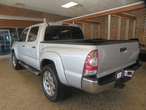 Used 2010 Toyota Tacoma PreRunner image 7