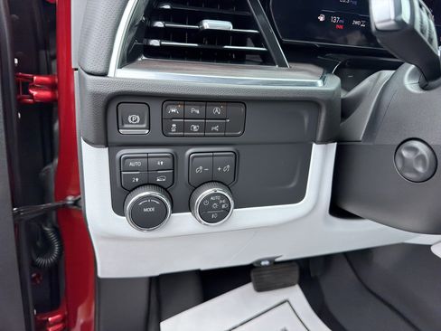 Used 2025 Chevrolet Tahoe Premier AWD/4WD image 17