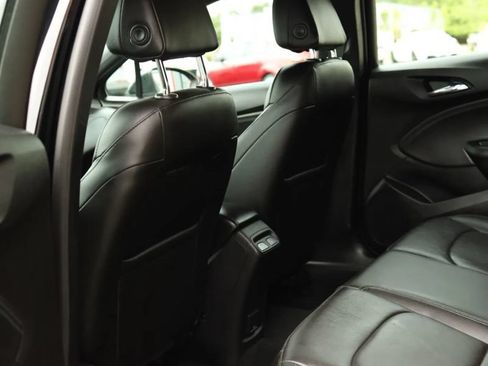Used 2017 Chevrolet Cruze Premier FWD image 30
