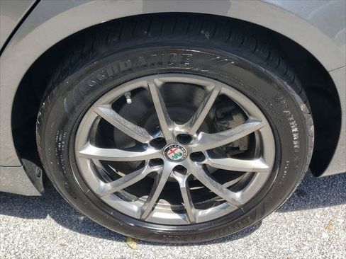 Used 2018 Alfa Romeo Giulia RWD image 7