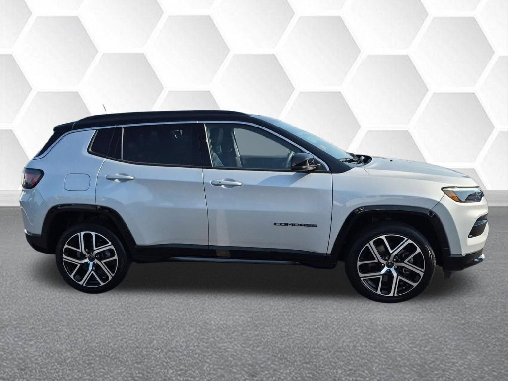 Certified 2025 Jeep Compass Limited w/ Elite Group AWD/4WD image 2