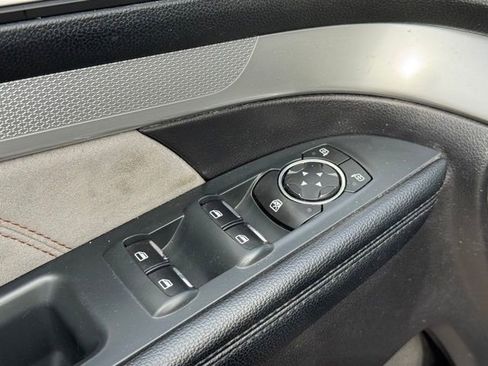 Used 2017 Ford Explorer XLT AWD/4WD image 9