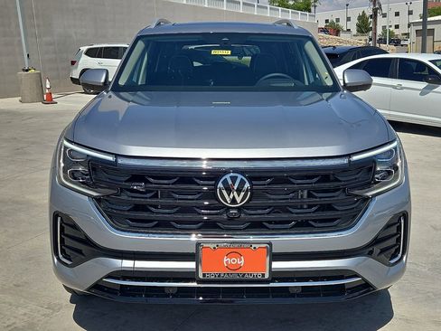 Used 2025 Volkswagen Atlas SEL Premium R-Line image 4