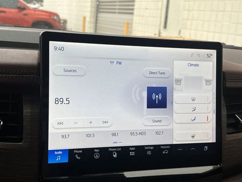 Used 2023 Ford Expedition Limited image 11