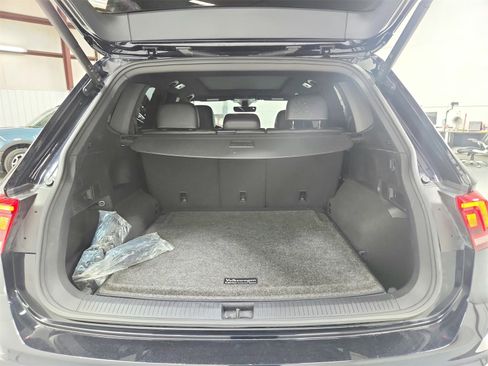 Used 2024 Volkswagen Tiguan SEL R-Line image 46