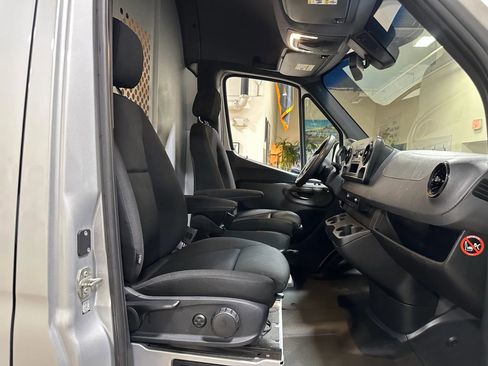 Used 2019 Mercedes-Benz Sprinter 4x4 170 image 32