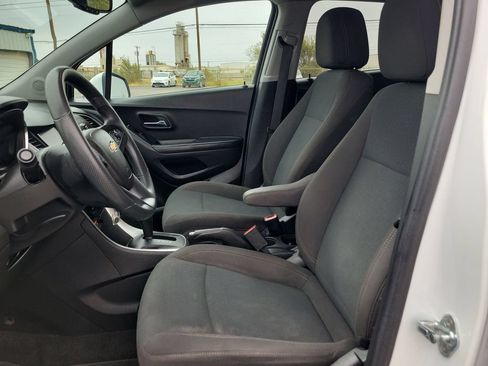 Used 2022 Chevrolet Trax LS w/ Tint and Cruise Package FWD image 16