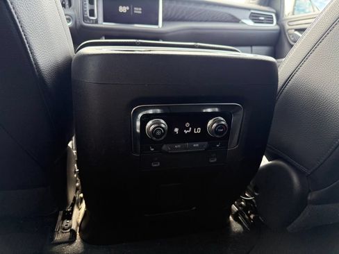 Used 2022 GMC Yukon XL Denali AWD/4WD image 25
