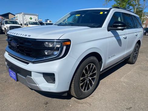 Certified 2025 Ford Expedition Platinum AWD/4WD image 3