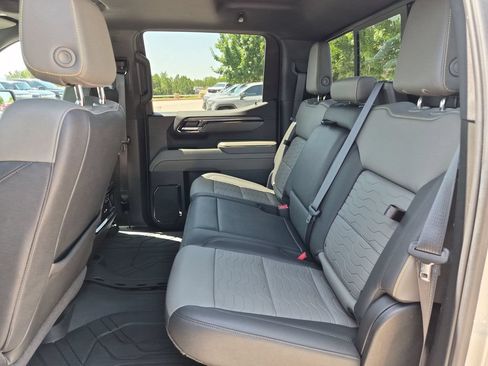 Used 2022 Chevrolet Silverado 1500 ZR2 w/ Technology Package AWD/4WD image 38