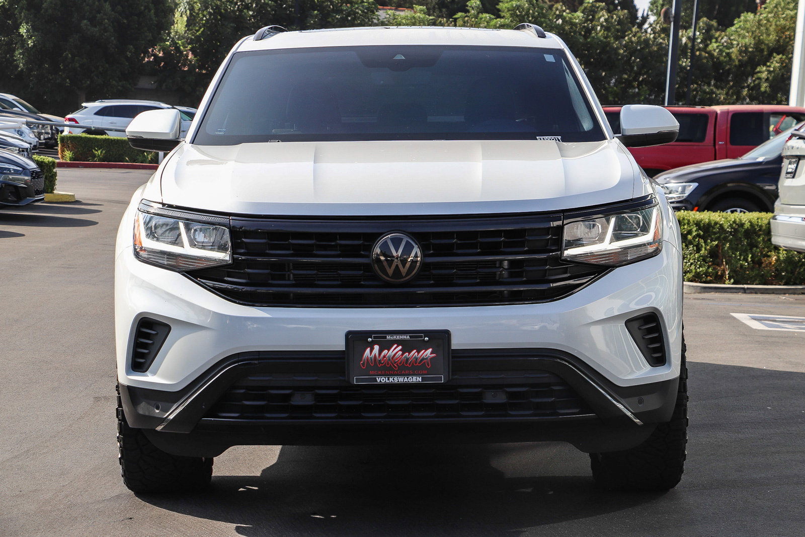 Used 2023 Volkswagen Atlas Cross Sport SEL AWD/4WD image 2