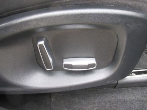 Used 2019 Jaguar F-PACE Premium image 44