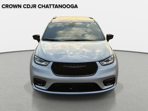 New 2026 Chrysler Pacifica Limited AWD/4WD image 9