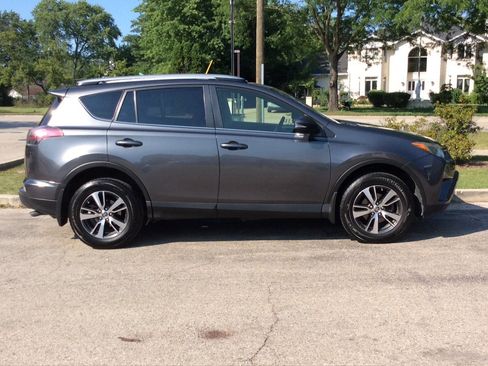 Used 2018 Toyota RAV4 XLE AWD/4WD image 3