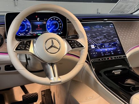 Certified 2023 Mercedes-Benz EQE 500 4MATIC SUV image 37