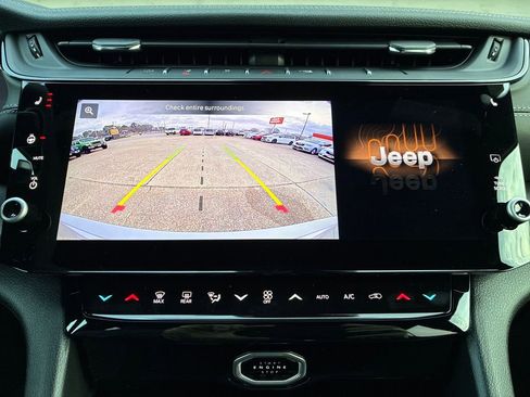 New 2026 Jeep Grand Cherokee Altitude image 21