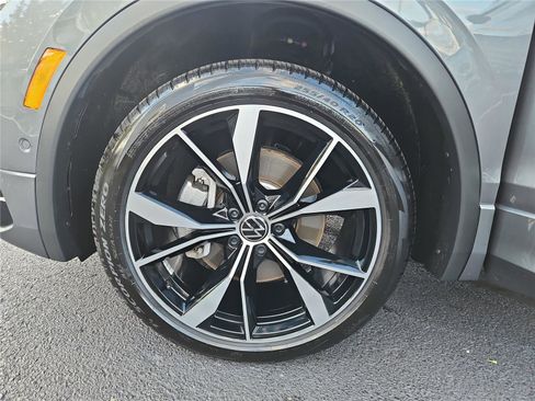 Certified 2023 Volkswagen Tiguan SEL R-Line image 11