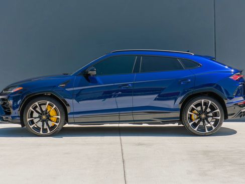 Used 2021 Lamborghini Urus AWD/4WD image 2