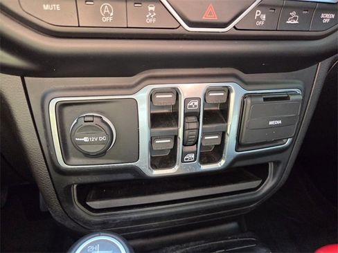 Certified 2023 Jeep Gladiator Overland image 30