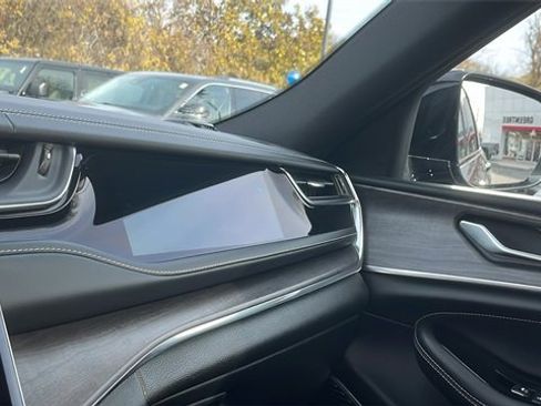 Used 2023 Jeep Grand Cherokee Overland w/ MOPAR Finishing Package image 18