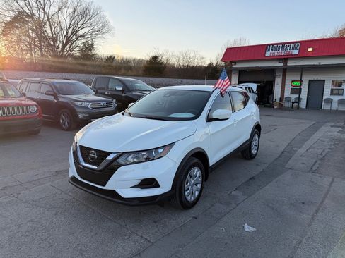 Used 2020 Nissan Rogue Sport S image 1