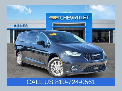 Used 2024 Chrysler Pacifica Touring-L FWD image 1