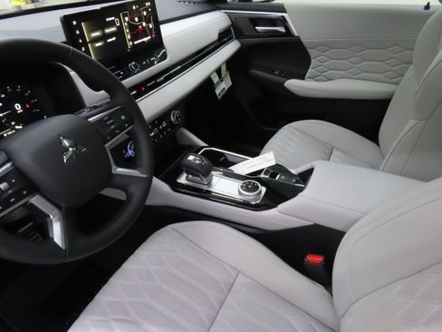 New 2025 Mitsubishi Outlander SEL image 20