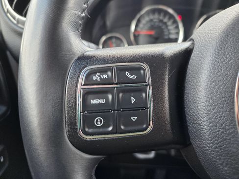 Used 2018 Jeep Wrangler Unlimited Sahara w/ Connectivity Group AWD/4WD image 17