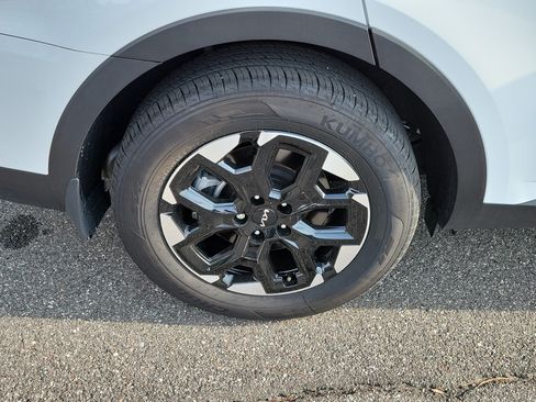 Certified 2025 Kia Sorento S FWD image 36