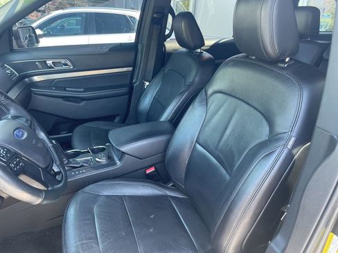 Used 2018 Ford Explorer XLT w/ Equipment Group 202A AWD/4WD image 9