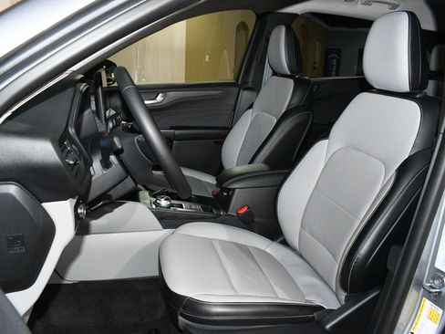 Used 2024 Ford Escape Platinum AWD/4WD image 7