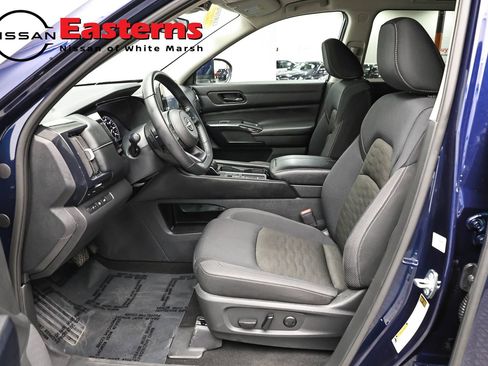 Used 2025 Nissan Pathfinder SV FWD image 14