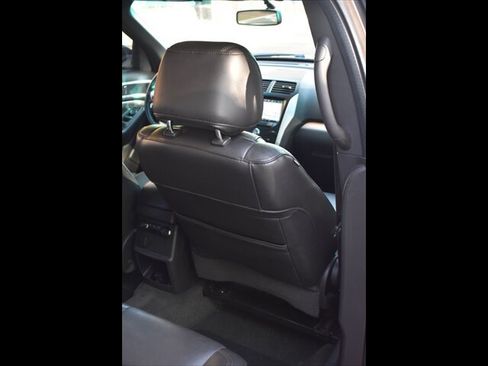 Used 2015 Ford Explorer XLT w/ Equipment Group 202A FWD image 26