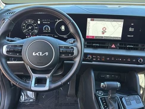 Used 2024 Kia Sportage SX image 9