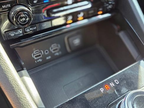 Used 2024 Jeep Grand Cherokee L Limited w/ Luxury Tech Group II image 41