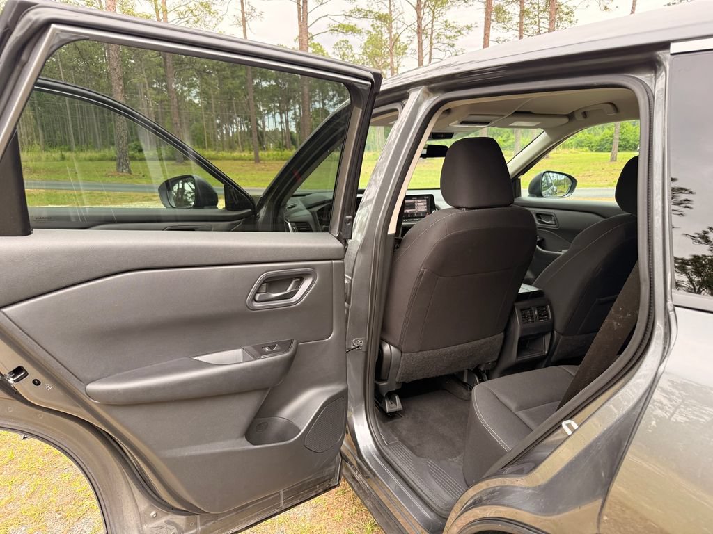 Used 2024 Nissan Rogue S FWD image 25