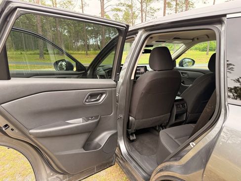 Used 2024 Nissan Rogue S FWD image 25