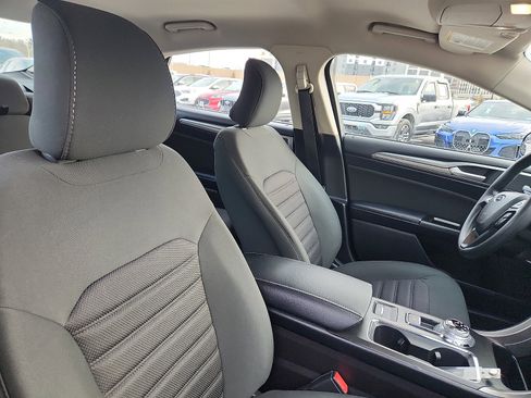 Used 2017 Ford Fusion SE image 32