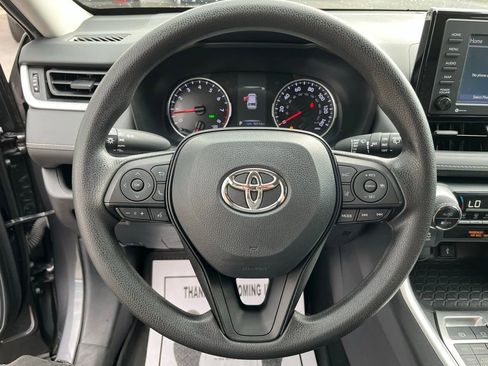 Used 2022 Toyota RAV4 XLE AWD/4WD image 14