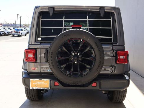 Used 2025 Jeep Wrangler Unlimited Sahara AWD/4WD image 4