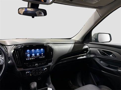 Used 2021 Chevrolet Traverse LT image 24