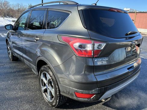 Used 2017 Ford Escape SE w/ Equipment Group 201A image 4